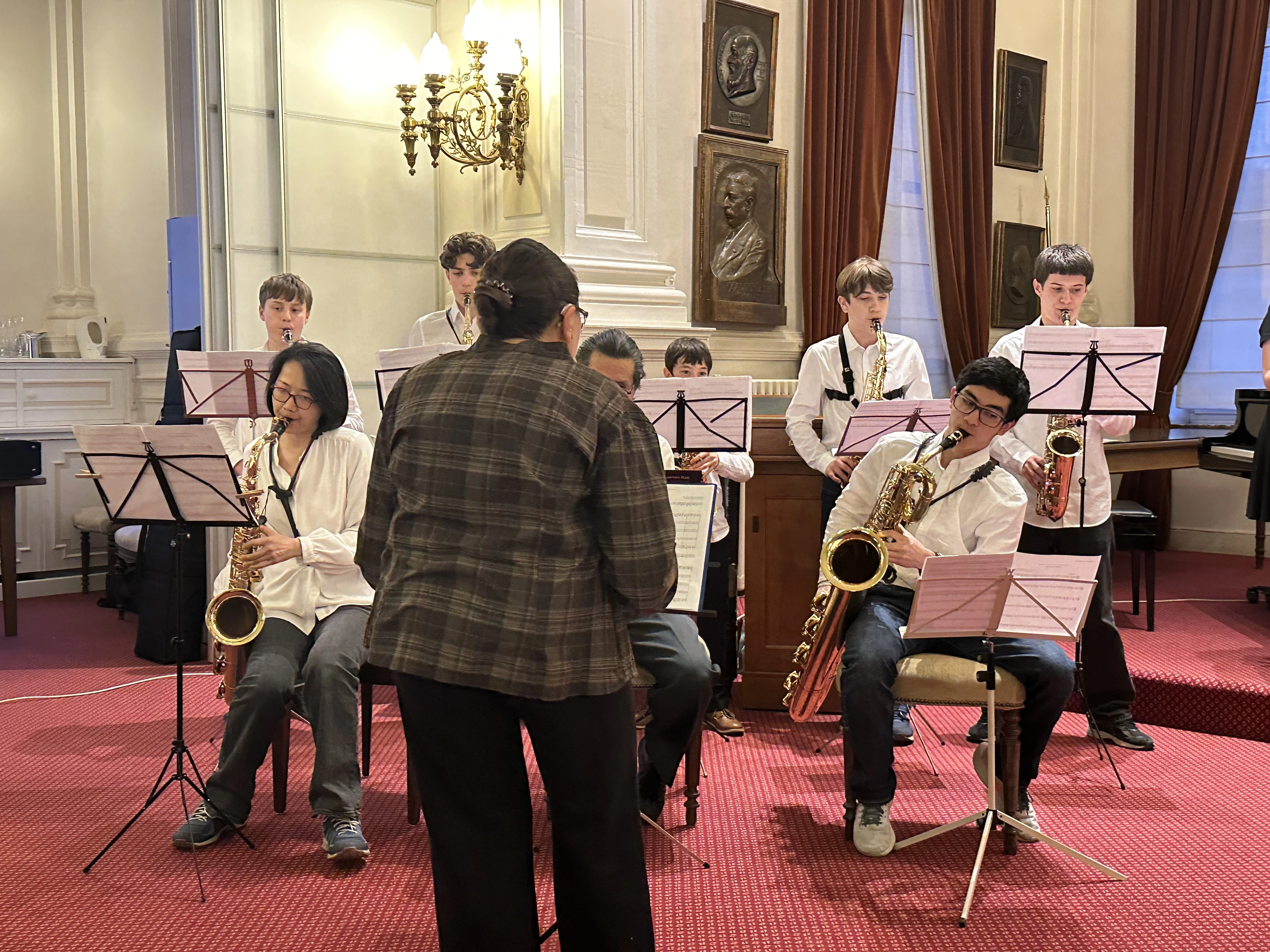 L'ensemble de saxophones sur scène